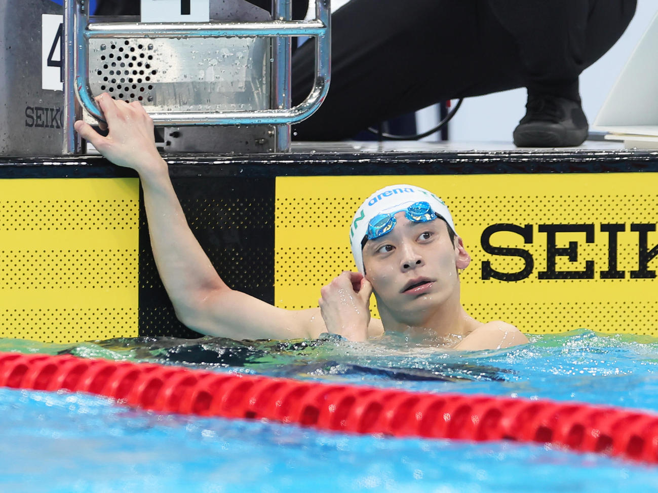 男子100メートル背泳ぎで優勝した入江（撮影・足立雅史）