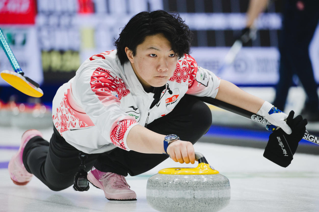 世界選手権1次リーグ　スコットランド戦で真剣な表情を見せるカーリング男子日本代表の山本（C）WCF／Celine Stucki