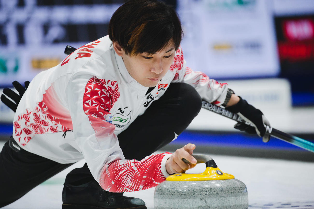 世界選手権1次リーグ　スコットランド戦で真剣な表情を見せるカーリング男子日本代表の柳澤（C）WCF／Celine Stucki
