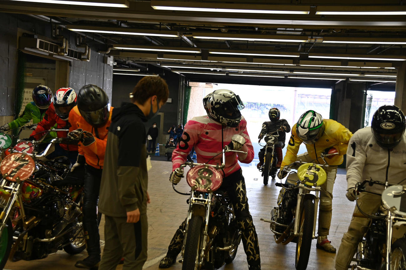 レースを終え引き揚げてきた森且行