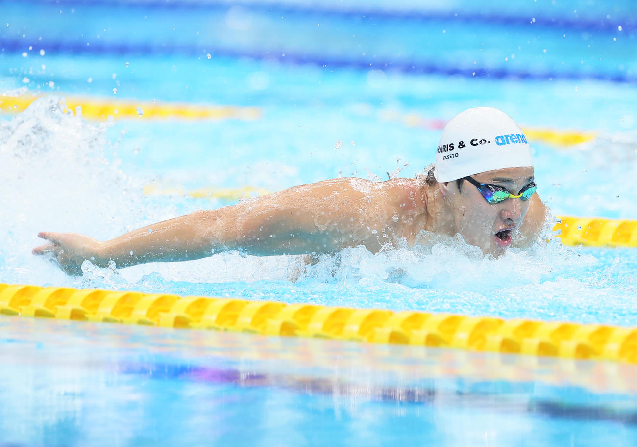 男子200メートル個人メドレー決勝で優勝した瀬戸のバタフライ（撮影・足立雅史）