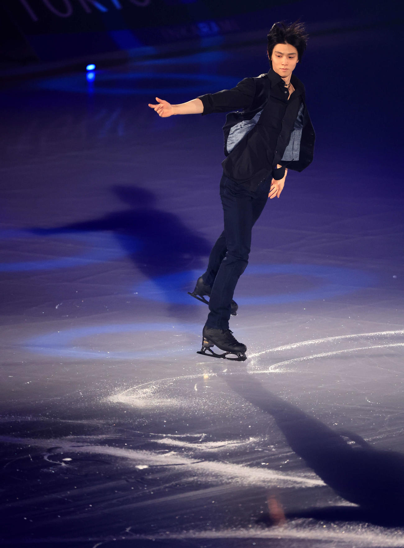 「スターズ・オン・アイス」オープニングアクトで情感豊かに演技する羽生結弦さん（撮影・浅見桂子）