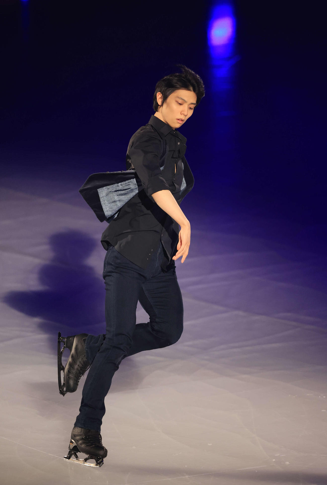「スターズ・オン・アイス」オープニングアクトで情感豊かに演技する羽生結弦さん（撮影・浅見桂子）