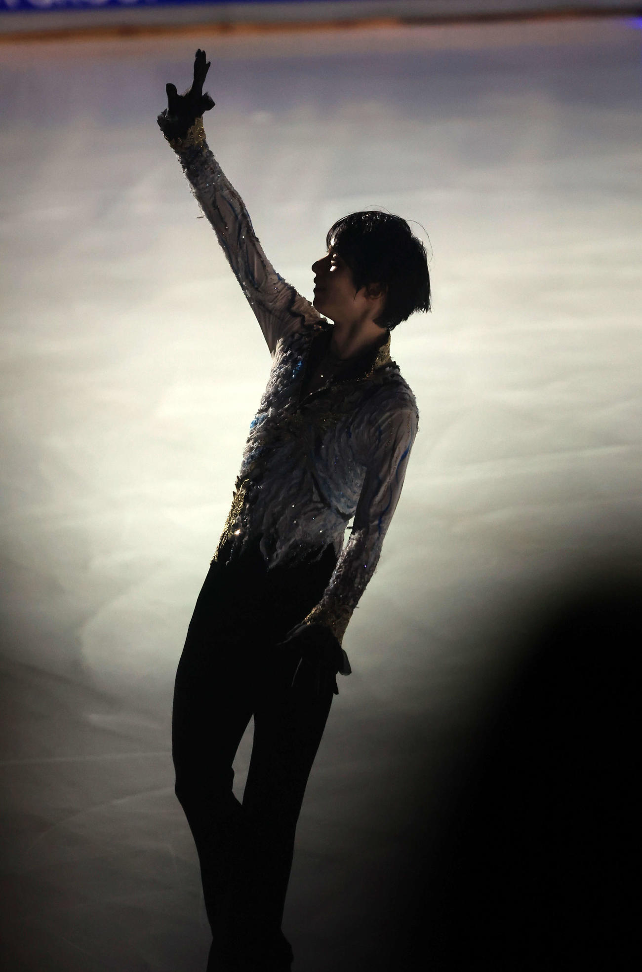 「スターズ・オン・アイス」のカーテンコールで手を振る羽生結弦さん（撮影・浅見桂子）