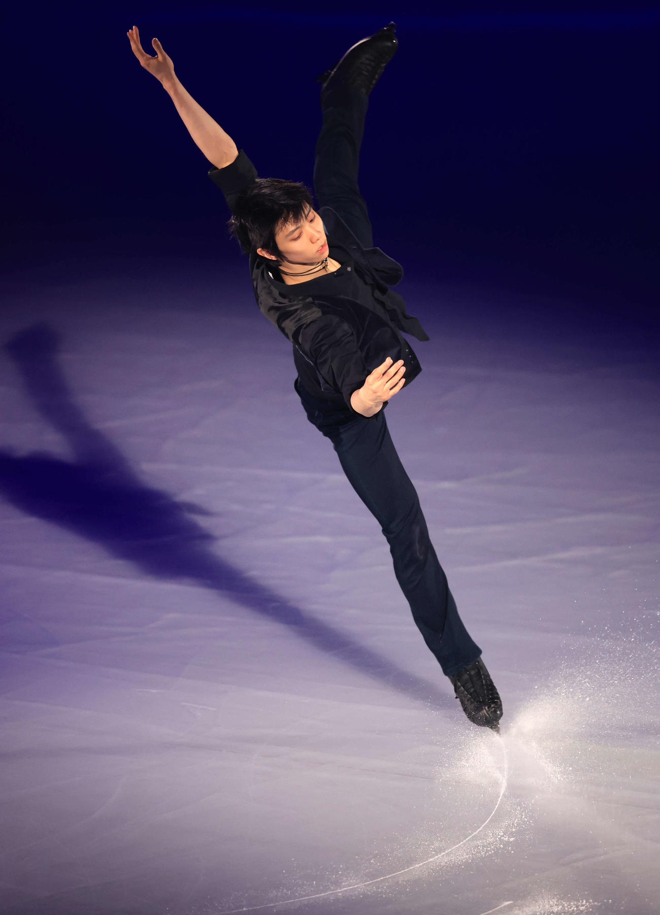 「スターズ・オン・アイス」オープニングアクトで情感豊かに演技する羽生結弦さん（撮影・浅見桂子）