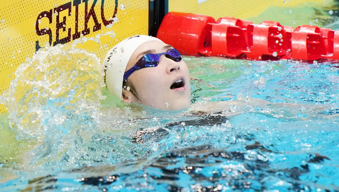 女子50メートルバタフライ決勝で優勝した池江（撮影・横山健太）