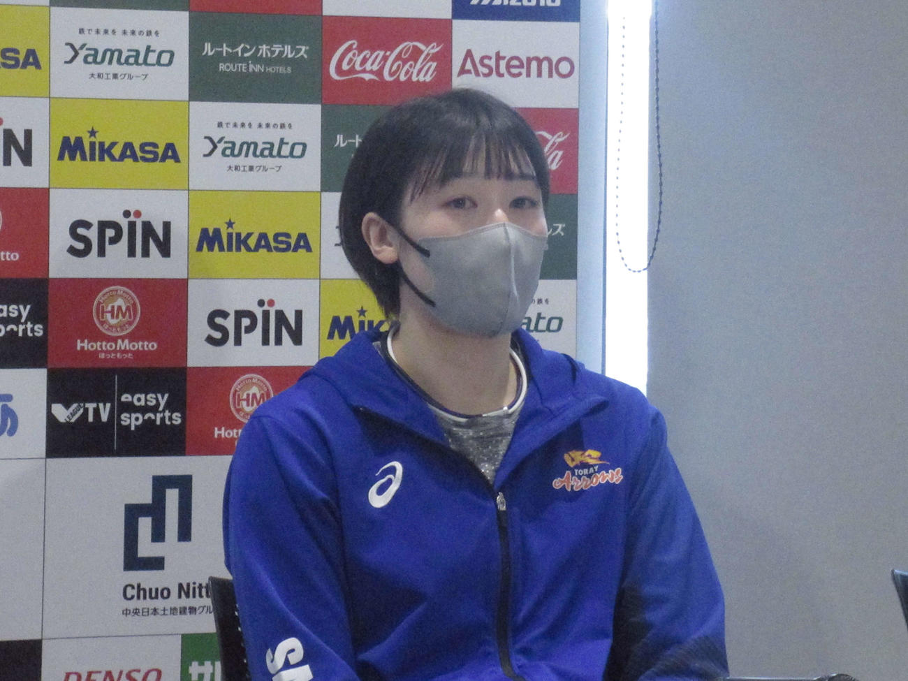 試合後に取材に応じる石川
