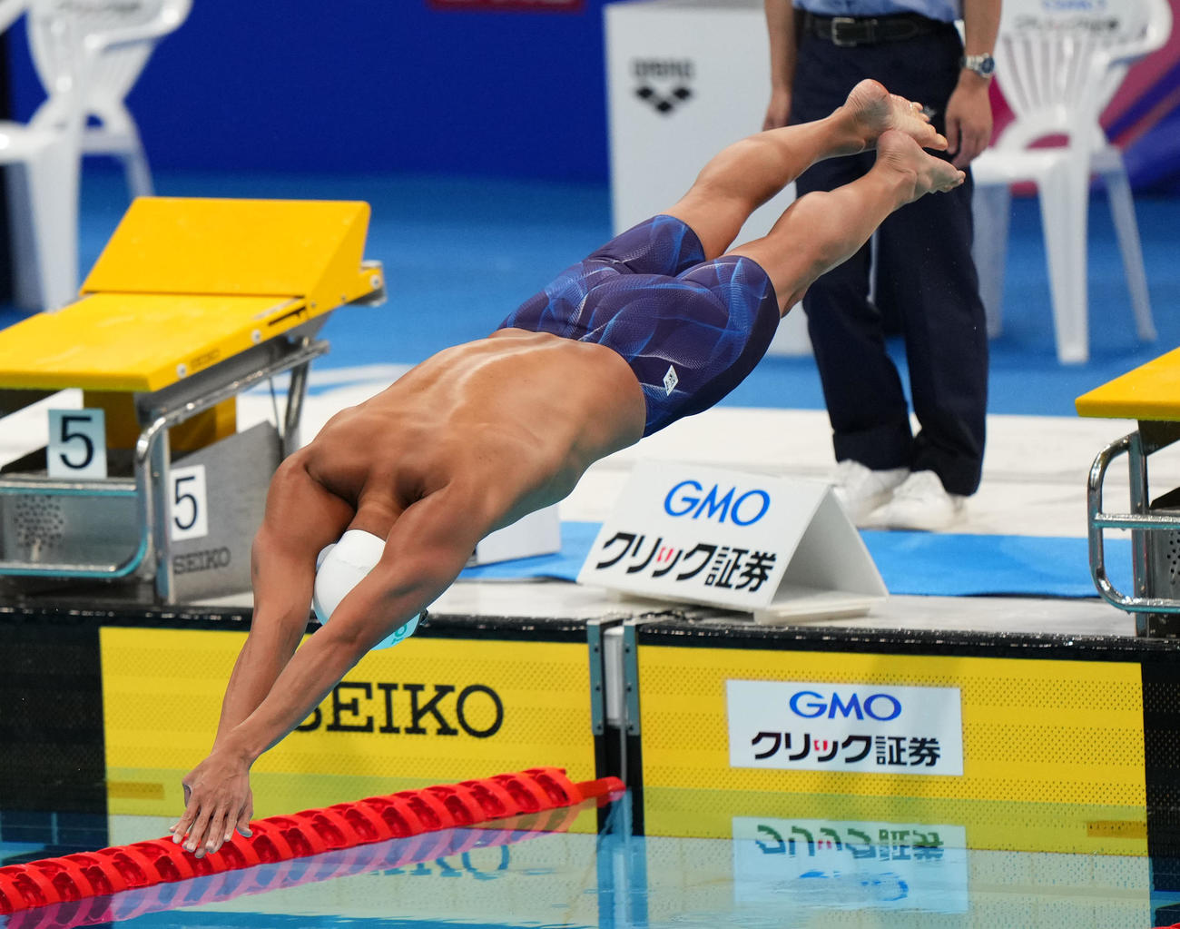 男子50メートル自由形決勝で優勝した塩浦（撮影・横山健太）