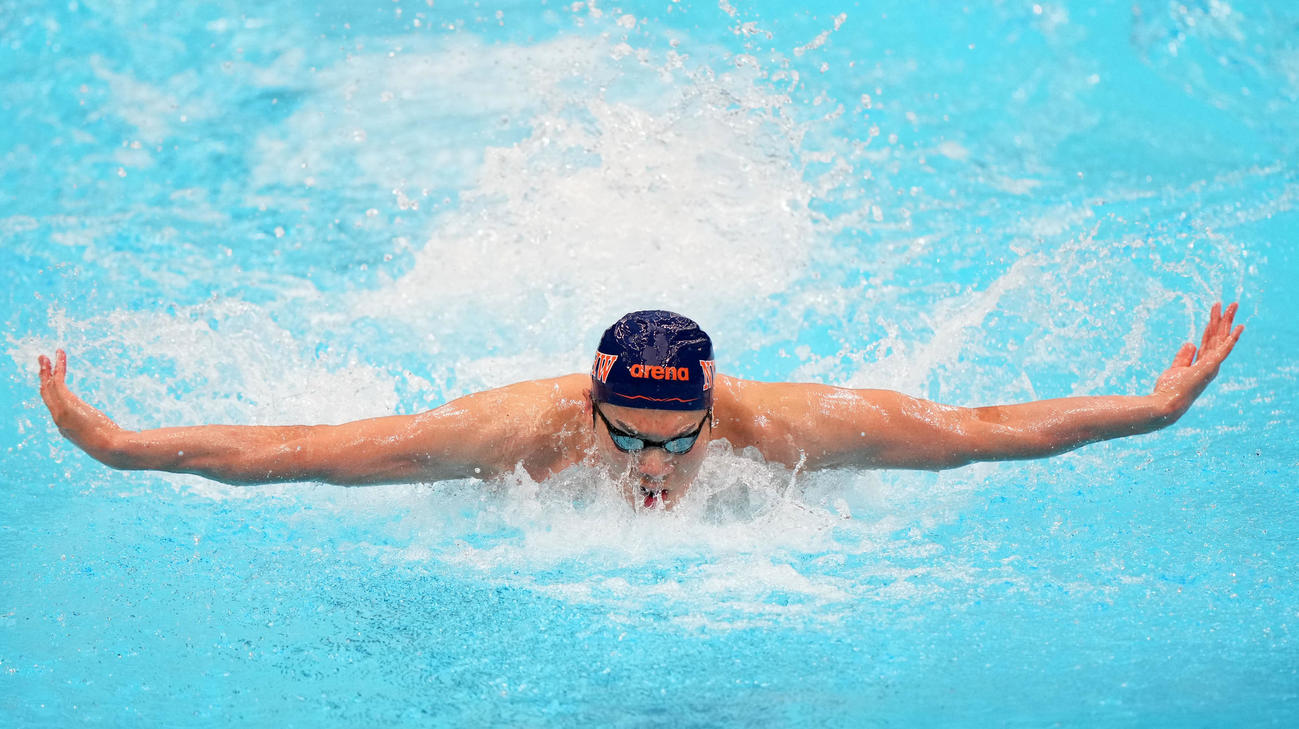 男子100メートルバタフライ予選で力強く泳ぐ水沼（撮影・横山健太）