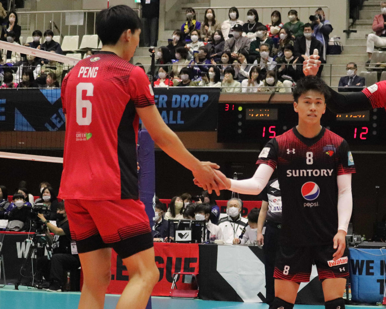 出場したリベロ藤中颯志（右）（撮影・竹本穂乃加）