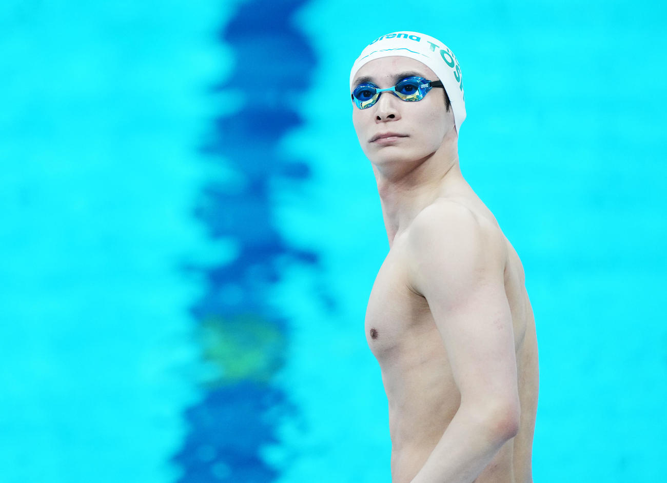 男子50メートル背泳ぎ予選に臨む入江（撮影・横山健太）