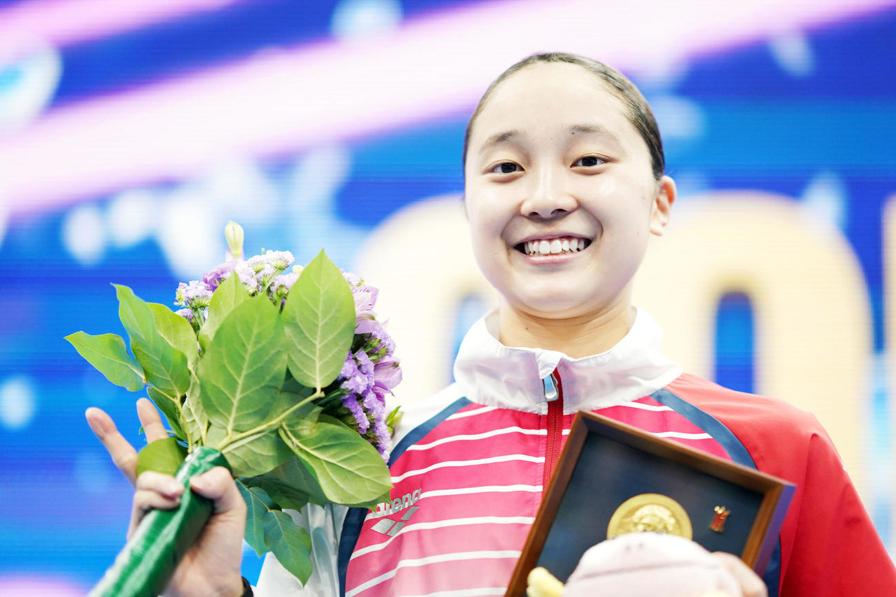 日本選手権2冠を達成し笑顔を見せる成田実生（撮影・横山健太）
