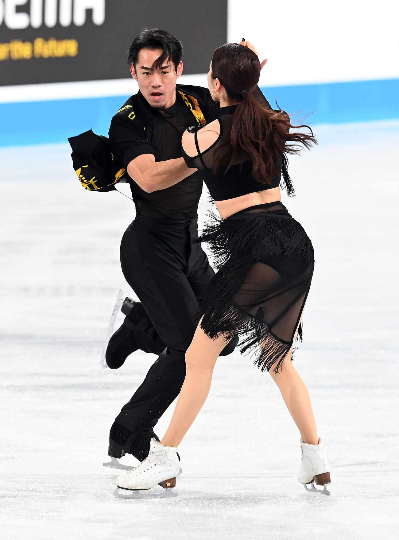 前日練習で調整をするアイスダンスの村元・高橋組（撮影・たえ見朱実）
