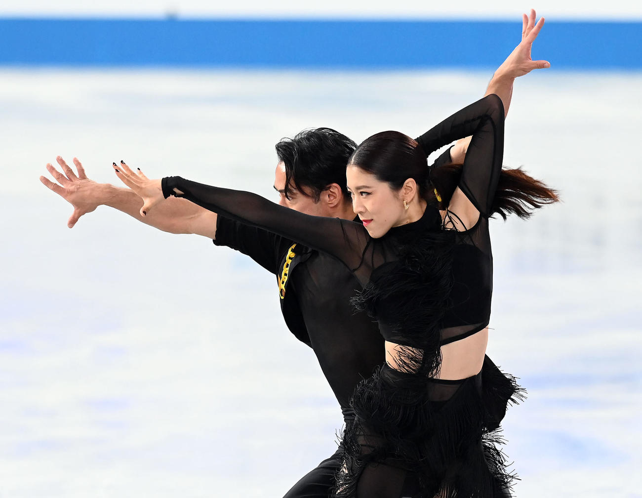 前日練習で調整をするアイスダンスの村元（手前）と高橋組（撮影・たえ見朱実）