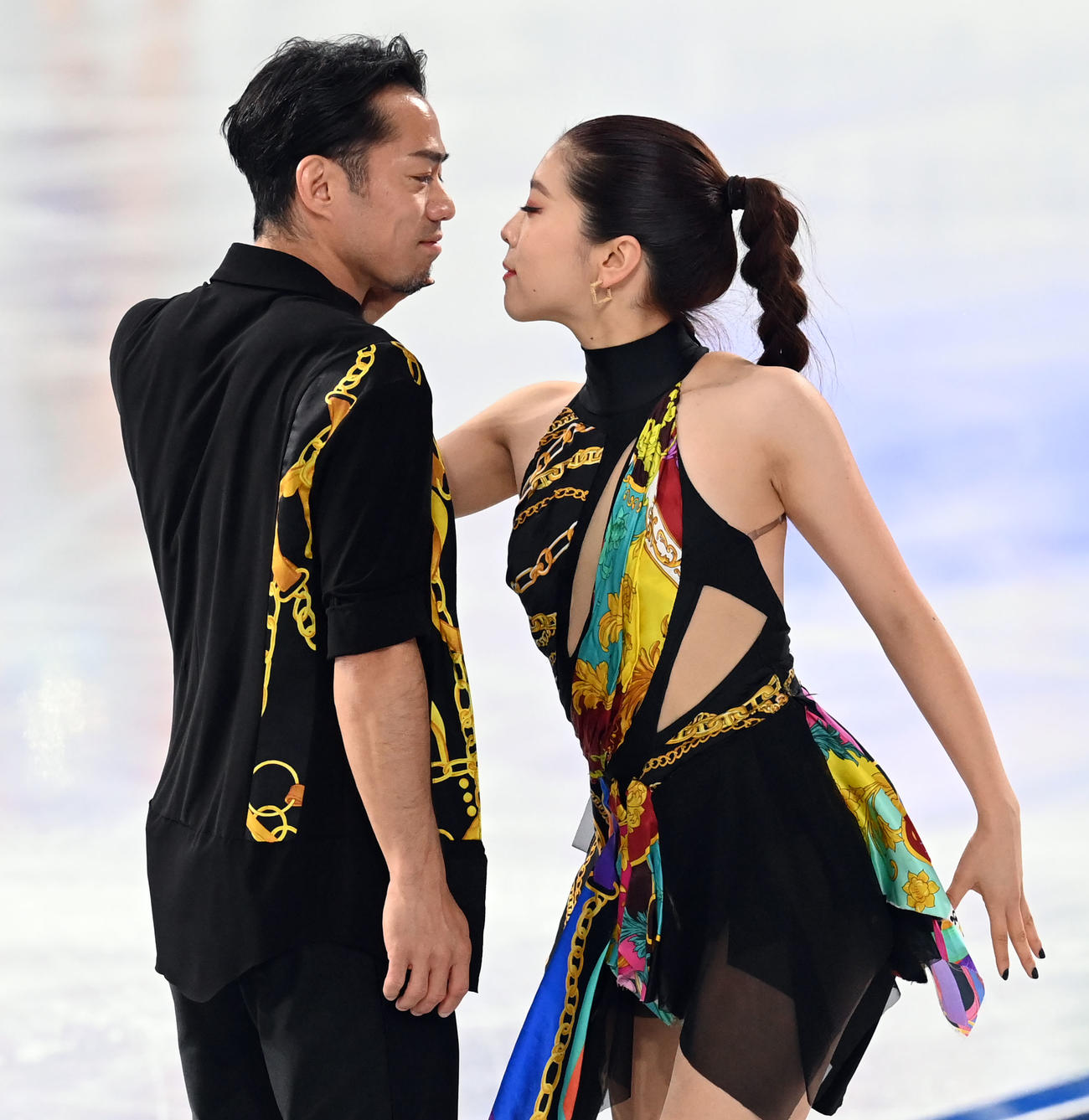 朝の公式練習で調整するアイスダンスの村元哉中・高橋大輔組（撮影・たえ見朱実）