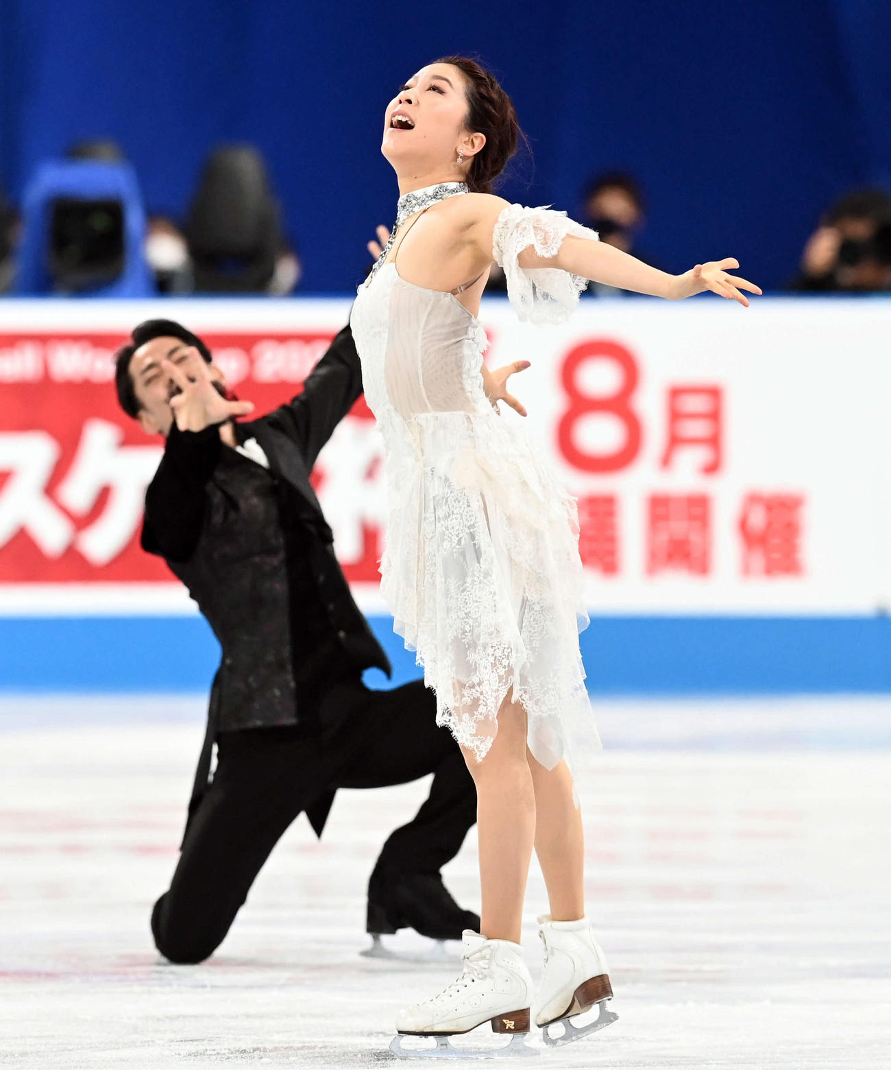 アイスダンスFD　演技が終了し感極まった表情を見せる村元（右）高橋組（撮影・たえ見朱実）
