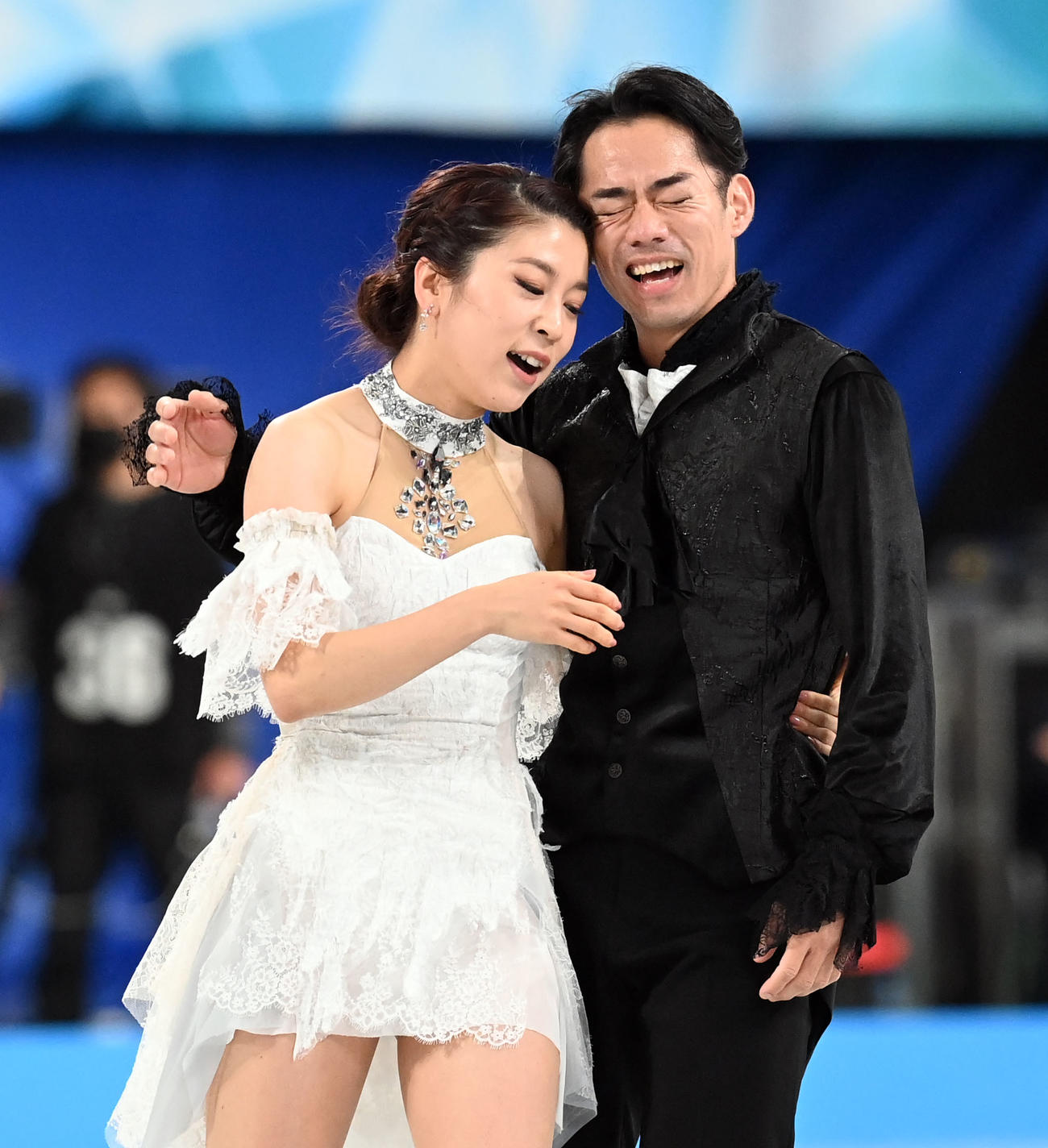 アイスダンスFD　演技が終了し感極まった表情を見せる村元（左）高橋組（撮影・たえ見朱実）