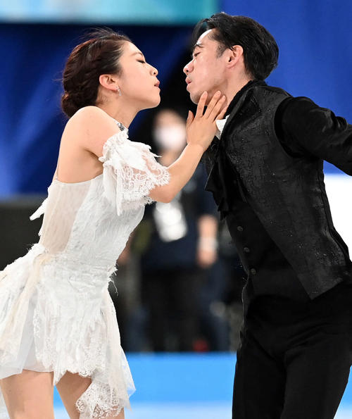 公式練習で最終調整を行った村元哉中(左)高橋大輔組(撮影・たえ見朱実)