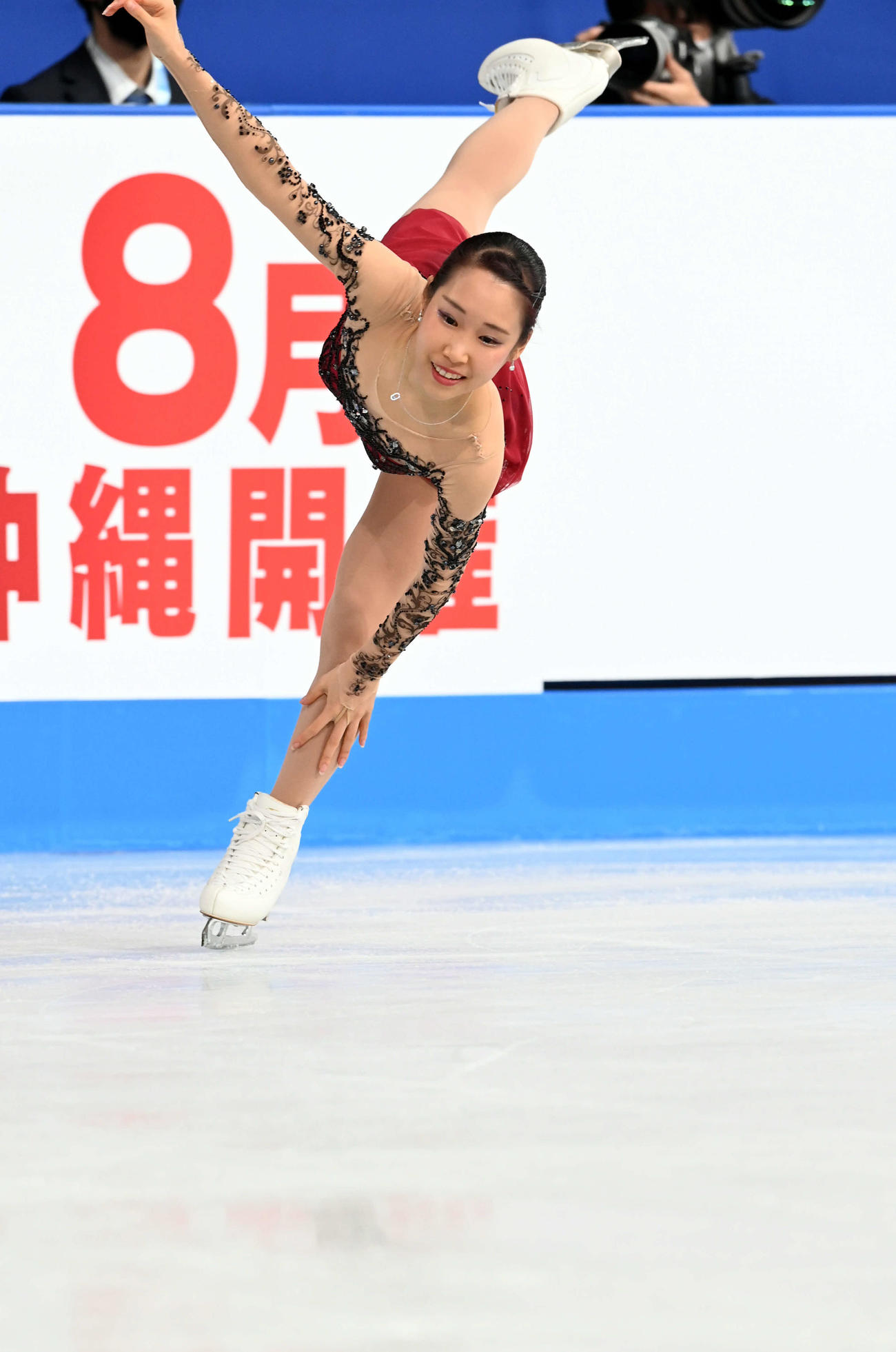 女子FP　演技中、柔らかな笑顔を見せる三原（撮影・たえ見朱実）
