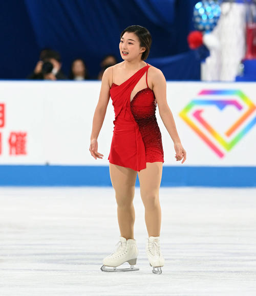 女子FP ジャンプをミスし浮かない表情の坂本(撮影・たえ見朱実)