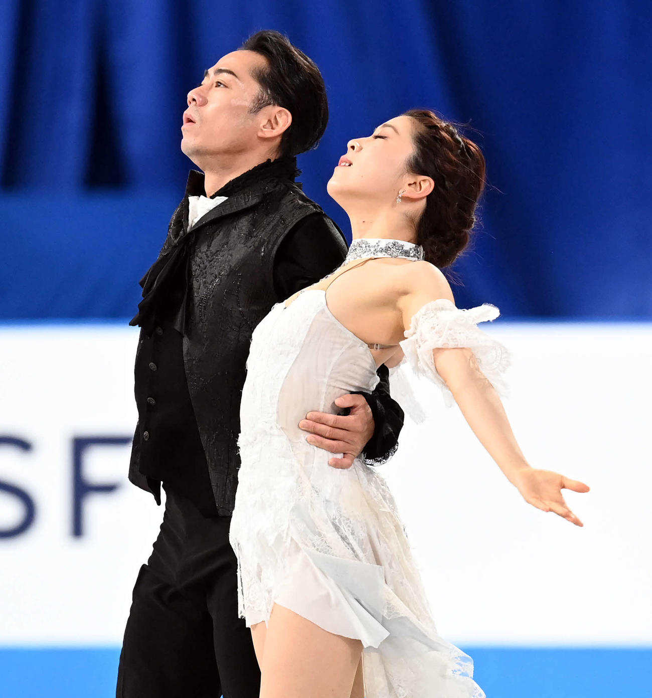 公式練習で最終調整を行った村元哉中（右）高橋大輔組（撮影・たえ見朱実）