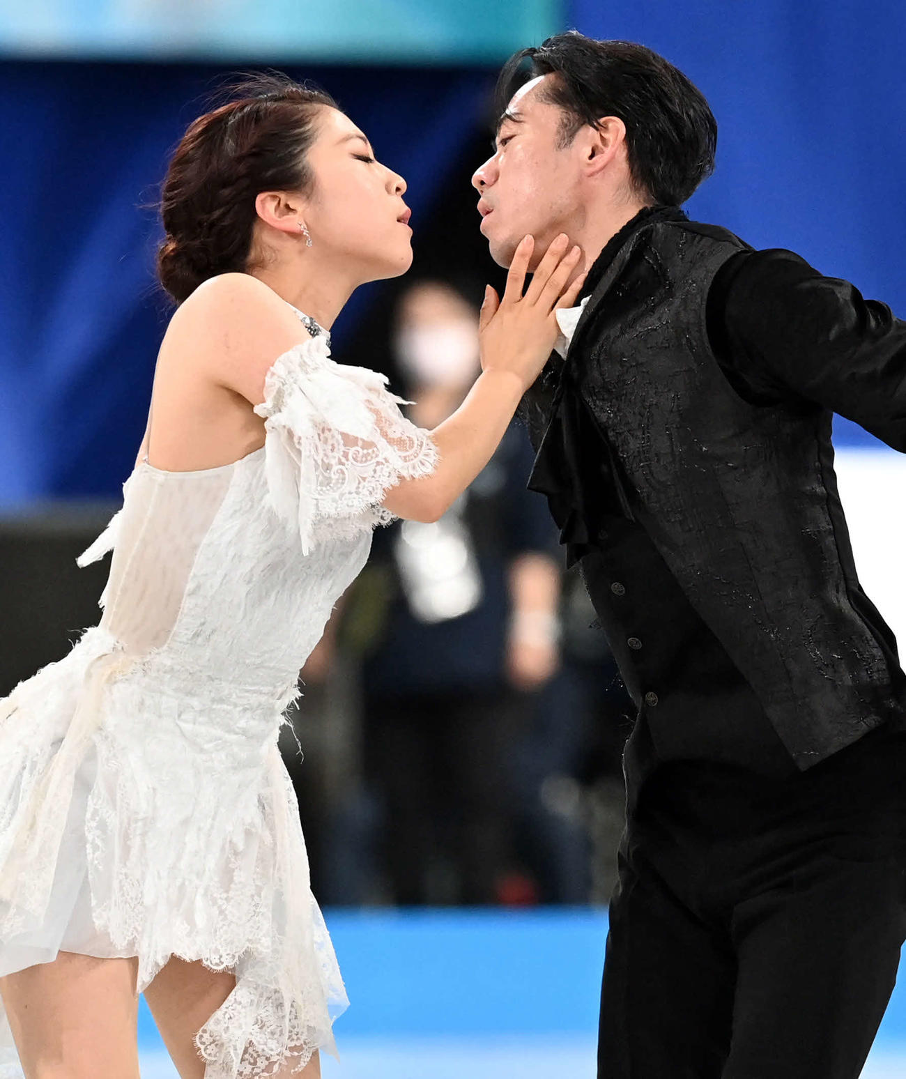公式練習で最終調整を行った村元哉中（左）高橋大輔組（撮影・たえ見朱実）