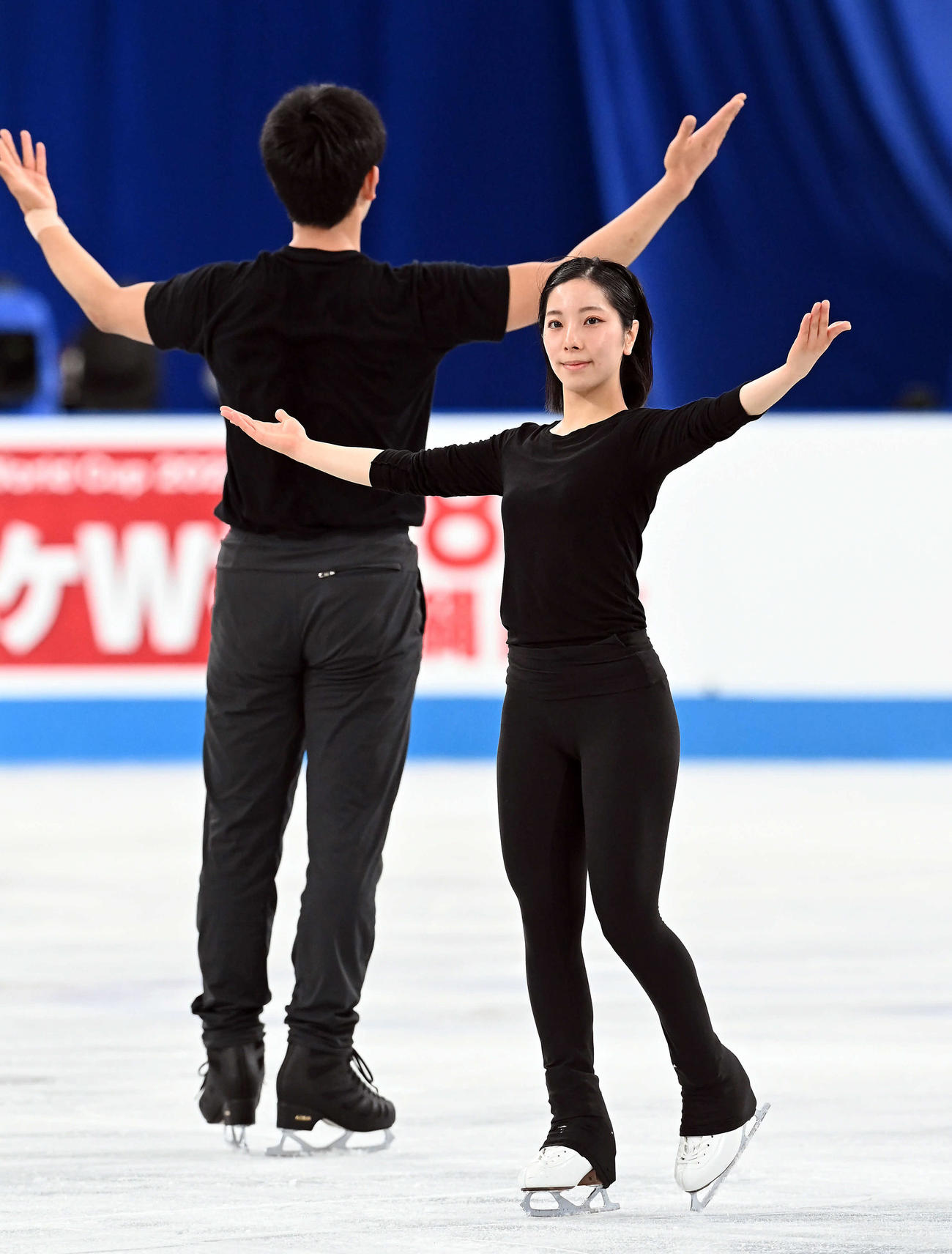 公式練習で最終確認をする三浦・木原組（撮影・たえ見朱実）