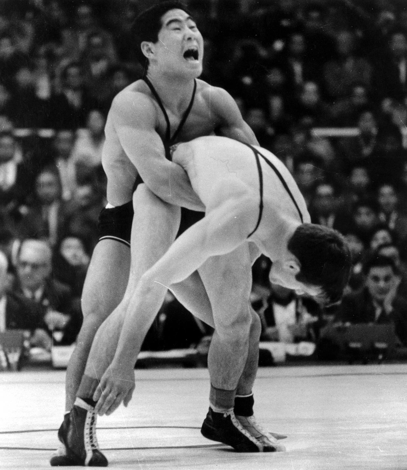 64年東京五輪レスリング　フリースタイル・フェザー級　圧倒的な強さで金メダルを獲得した渡辺長武