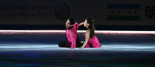 エキシビションで演技を披露するアイスダンスの村元・高橋組（撮影・たえ見朱実）