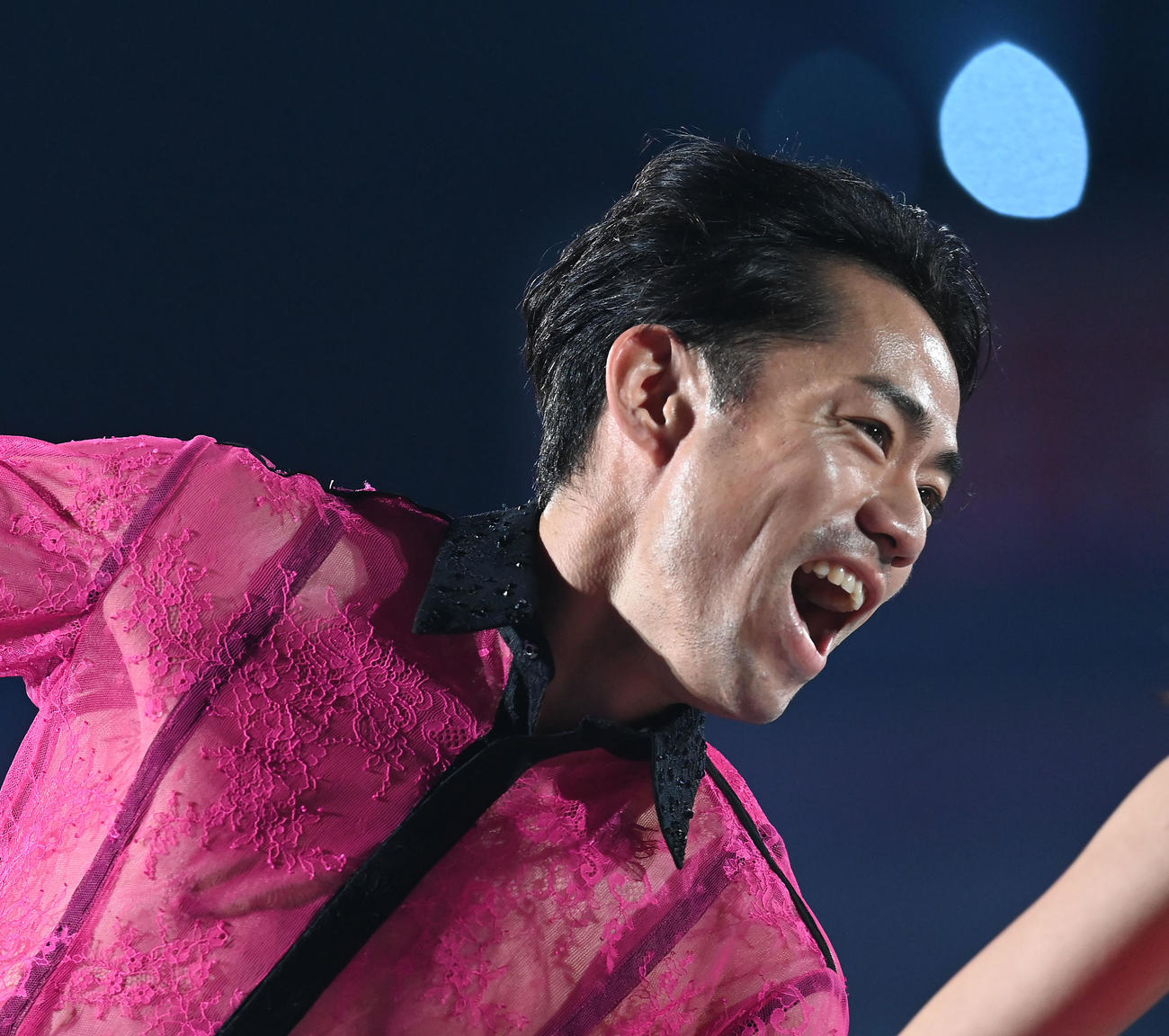 エキシビションで演技を披露するアイスダンスの高橋（撮影・たえ見朱実）