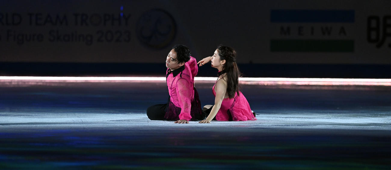 エキシビションで演技を披露するアイスダンスの村元・高橋組（撮影・たえ見朱実）