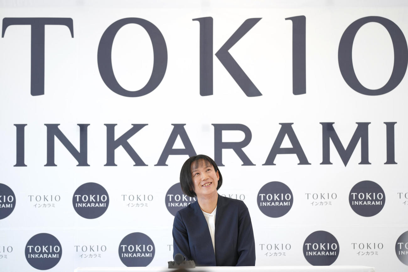 「TOKIOインカラミスケート部」所属会見で笑顔を見せる高木（撮影・垰建太）