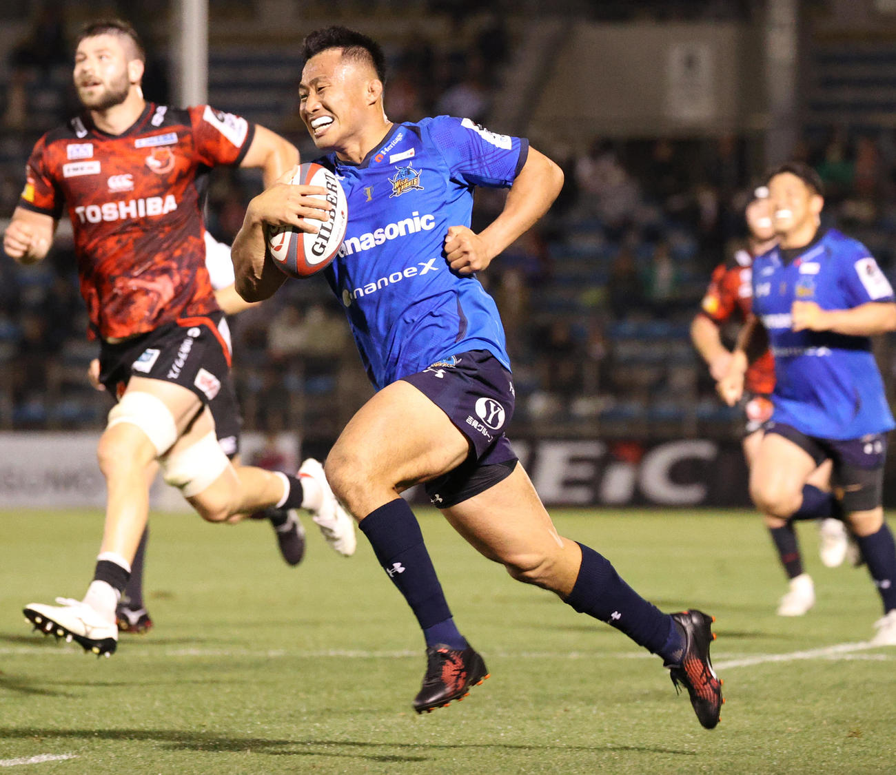 BL東京対埼玉　後半、ダメ押しトライを決める埼玉CTB長田（撮影・中島郁夫）