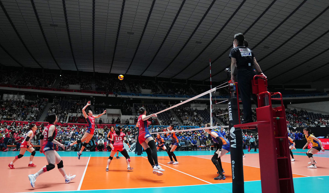 東レ対NEC　攻めるNECの選手たち（撮影・横山健太）