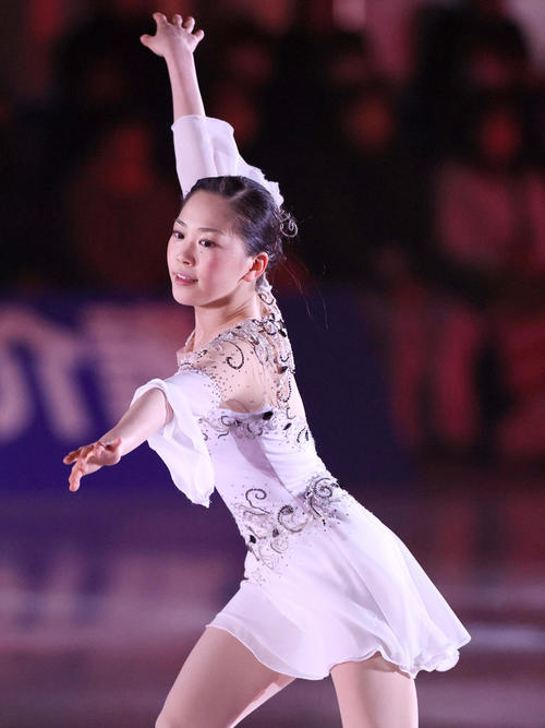 演技を披露する吉田陽菜（撮影・上山淳一）