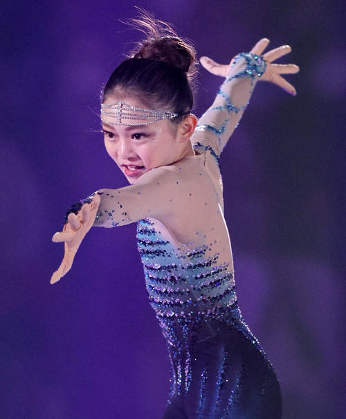 演技を披露する鈴木華乃（撮影・上山淳一）