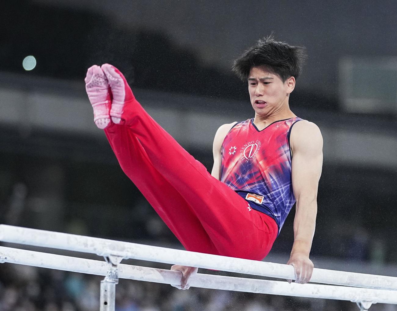 男子個人総合決勝　橋本大輝の平行棒（共同）