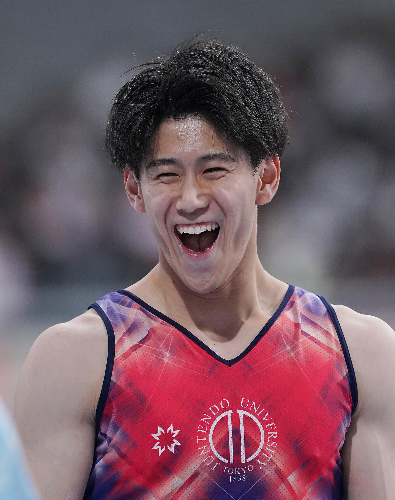 男子決勝、鉄棒の演技を終え満面の笑顔を見せる橋本（撮影・垰建太）