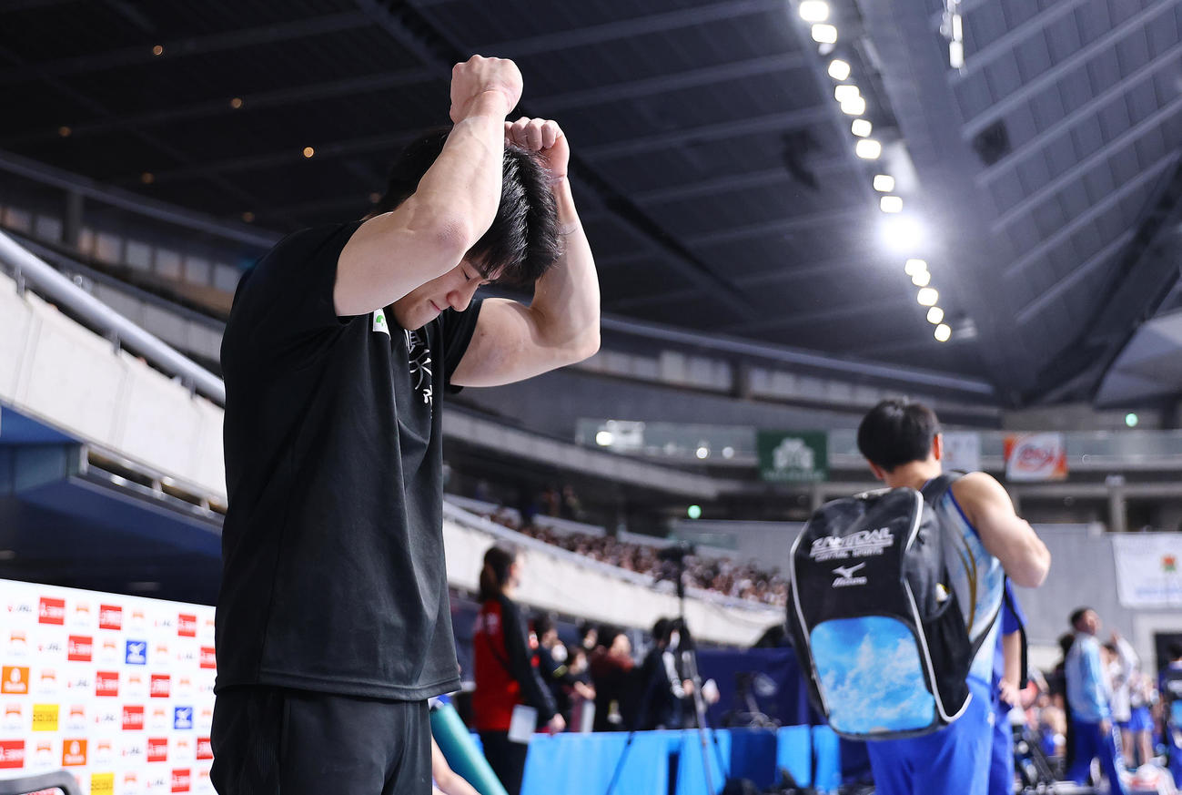 男子決勝、最終結果で優勝が決まった瞬間ガッツポーズする橋本（撮影・垰建太）