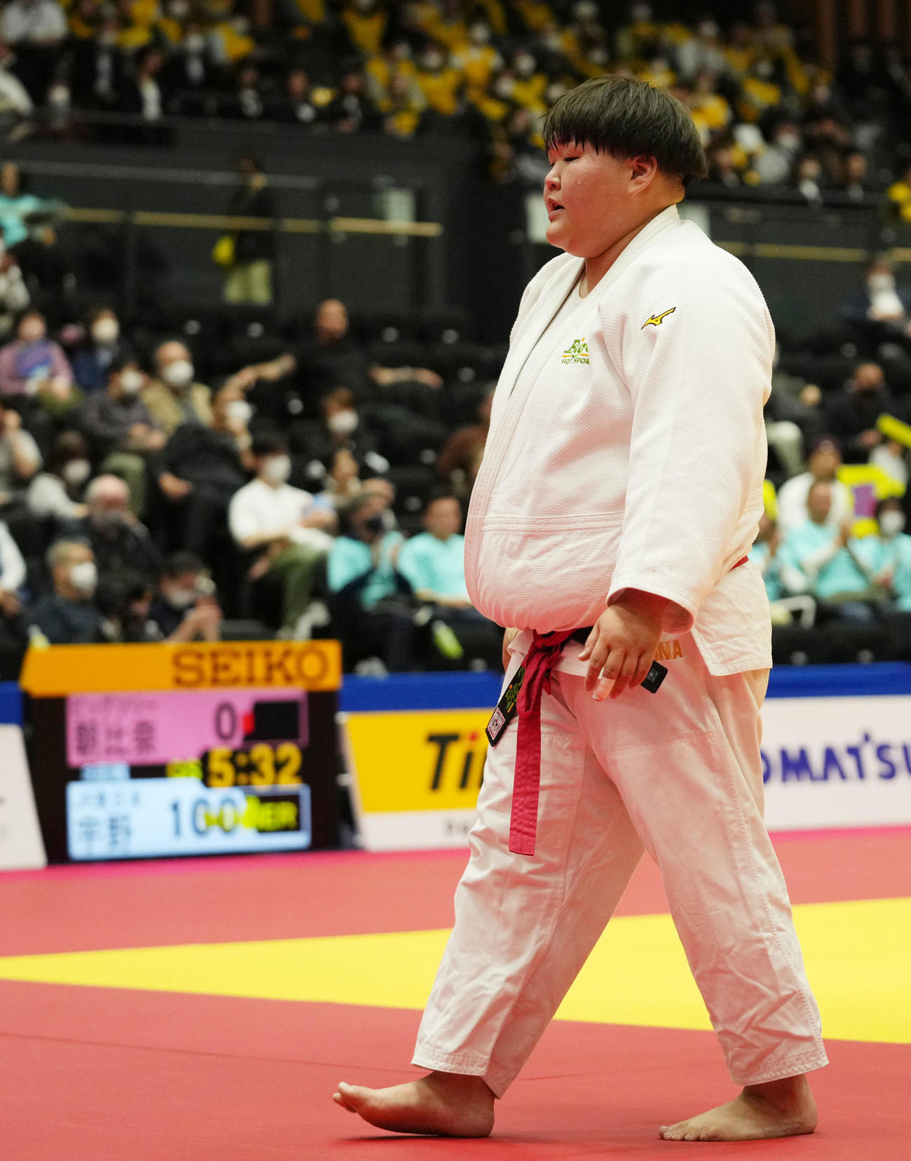 3回戦で敗れ肩を落とす朝比奈（撮影・横山健太）
