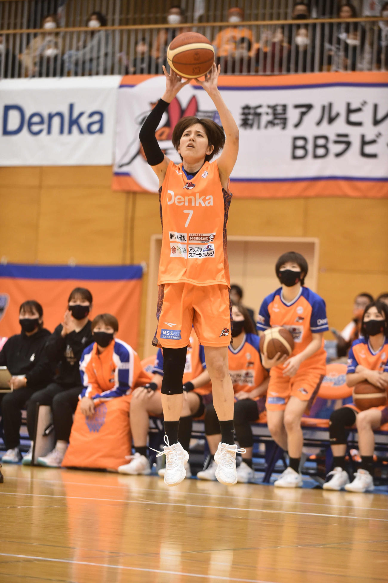 3月5日、今季ホーム最終戦の山梨戦でシュートを放つ北川