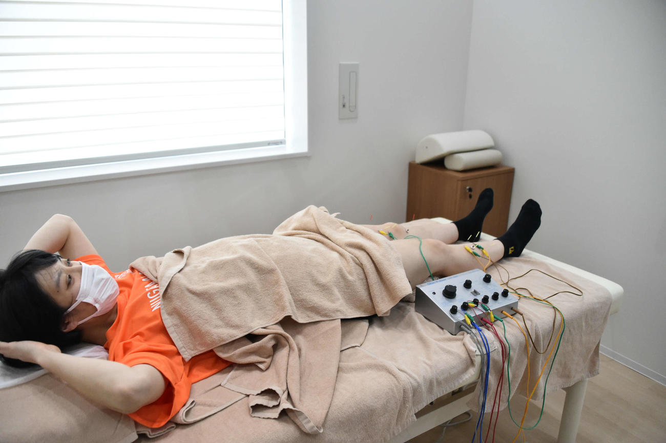 鍼灸治療を体験する西垂水