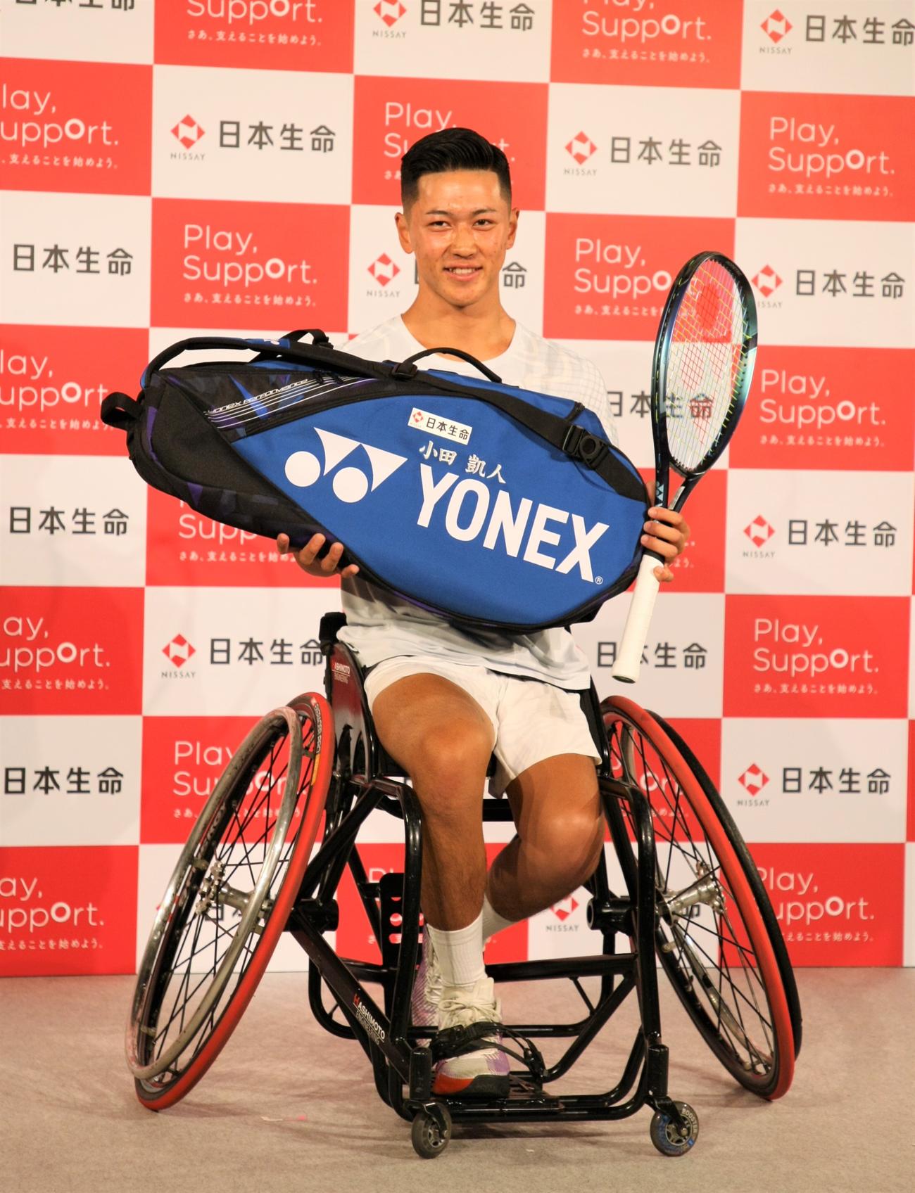 日本生命スポンサー契約発表記者会見に登壇した車いすテニスプレーヤーの小田（撮影・藤塚大輔）