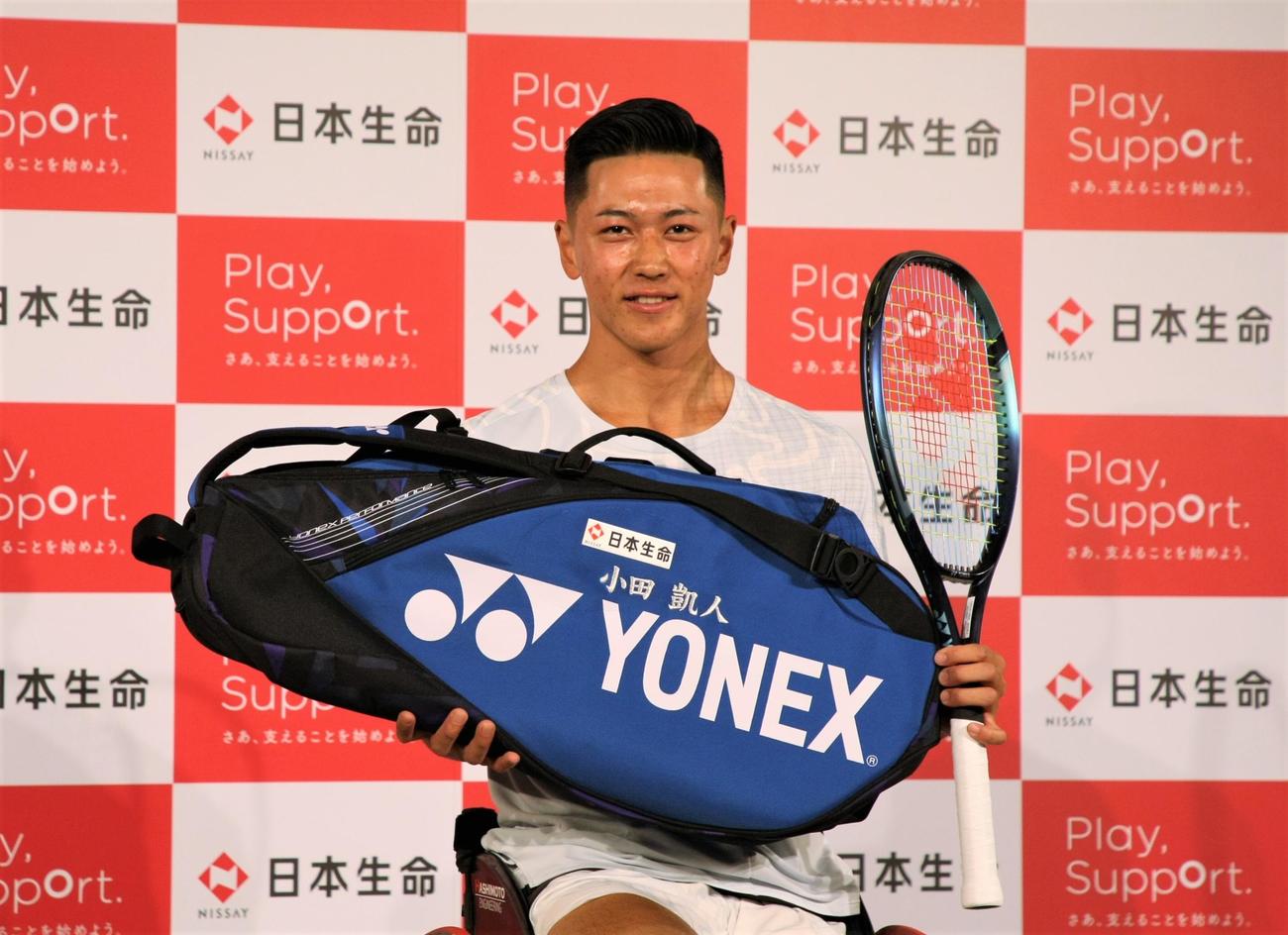日本生命スポンサー契約発表記者会見に登壇した車いすテニスプレーヤーの小田（撮影・藤塚大輔）