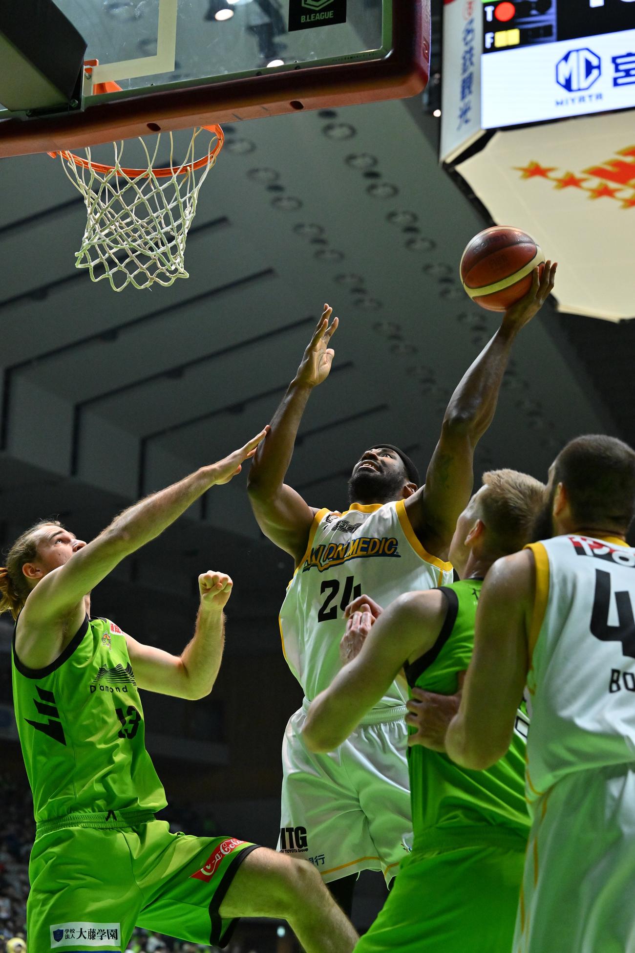 第1Q、シュートを狙う仙台バーレル（C）B．LEAGUE