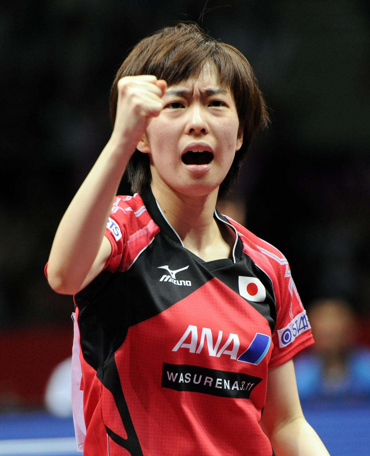 14年5月、卓球JA全農世界選手権団体戦準決勝　勝利した石川はスタンドに向かってガッツポーズ
