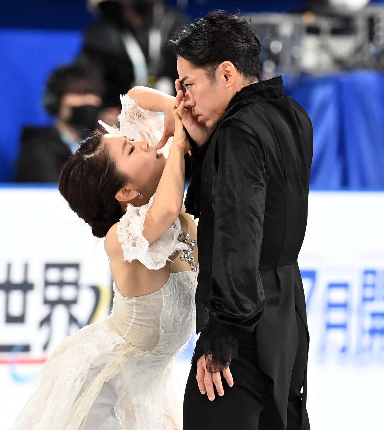 アイスダンスFDで観客を魅了する村元（左）高橋組（2023年4月14日撮影）