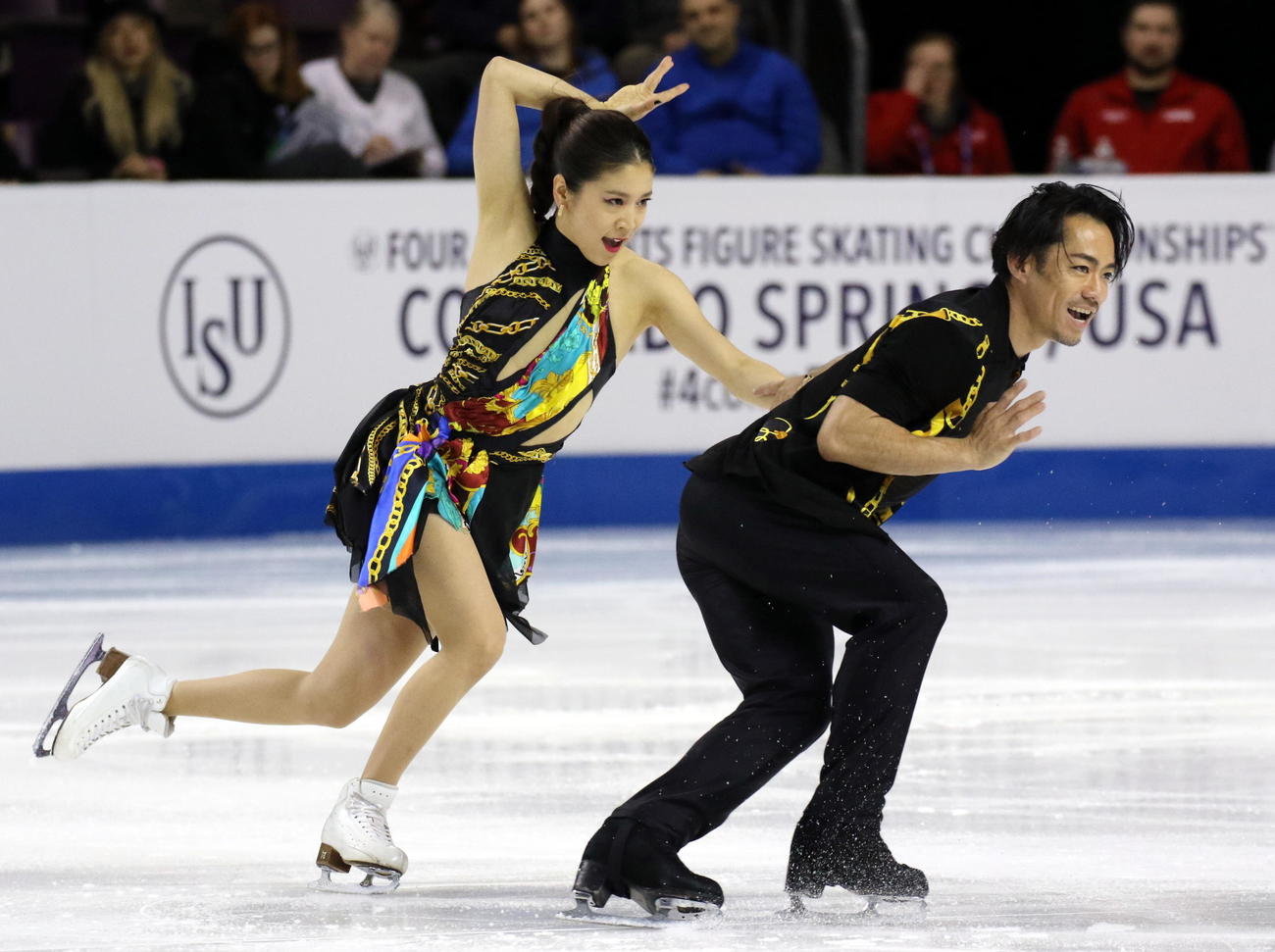 フィギュアスケート4大陸選手権　アイスダンス・リズムダンス（RD）で舞い踊る「かなだい」村元哉中（左）高橋大輔組（2023年2月10日撮影）