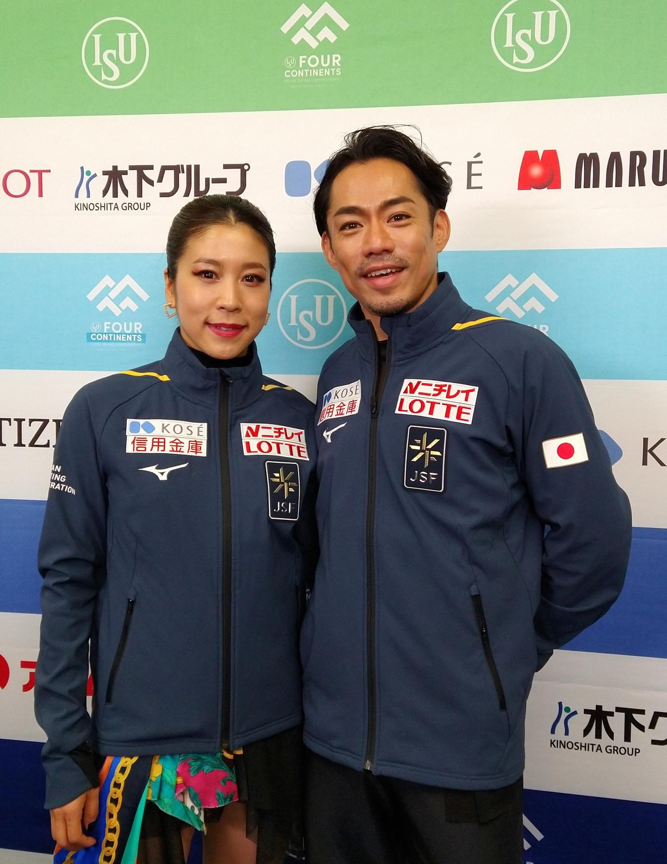 フィギュアスケート4大陸選手権　アイスダンス・リズムダンス（RD）を終え、演技を振り返った「かなだい」村元哉中（左）高橋大輔組（2023年2月10日撮影）