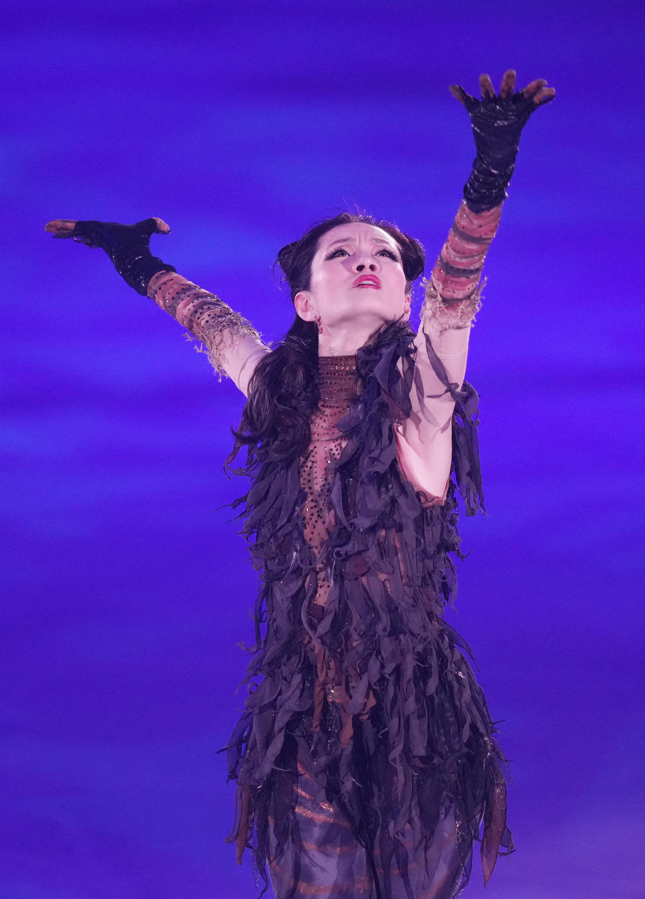 「プリンスアイスワールド2023－2024横浜公演」で演技を見せる荒川静香さん（撮影・狩俣裕三）